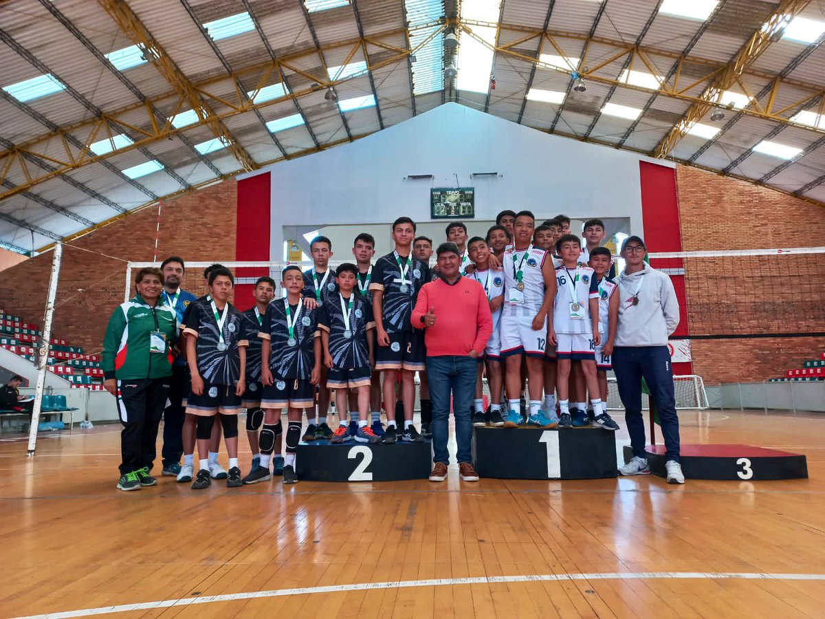 IndeportesBoy's tweet photo. #Intercolegiados | Imágenes premiación de #Voleibol, Fase Departamental de los Juegos Intercolegiados de Boyacá 2023, ceremonia en la que asistió el gerente de la casa del deporte en Boyacá, Luis Alberto Neira, y que se desarrolló en el coliseo de la villa olímpica de Indeportes. https://t.co/MZLMFrlpUu