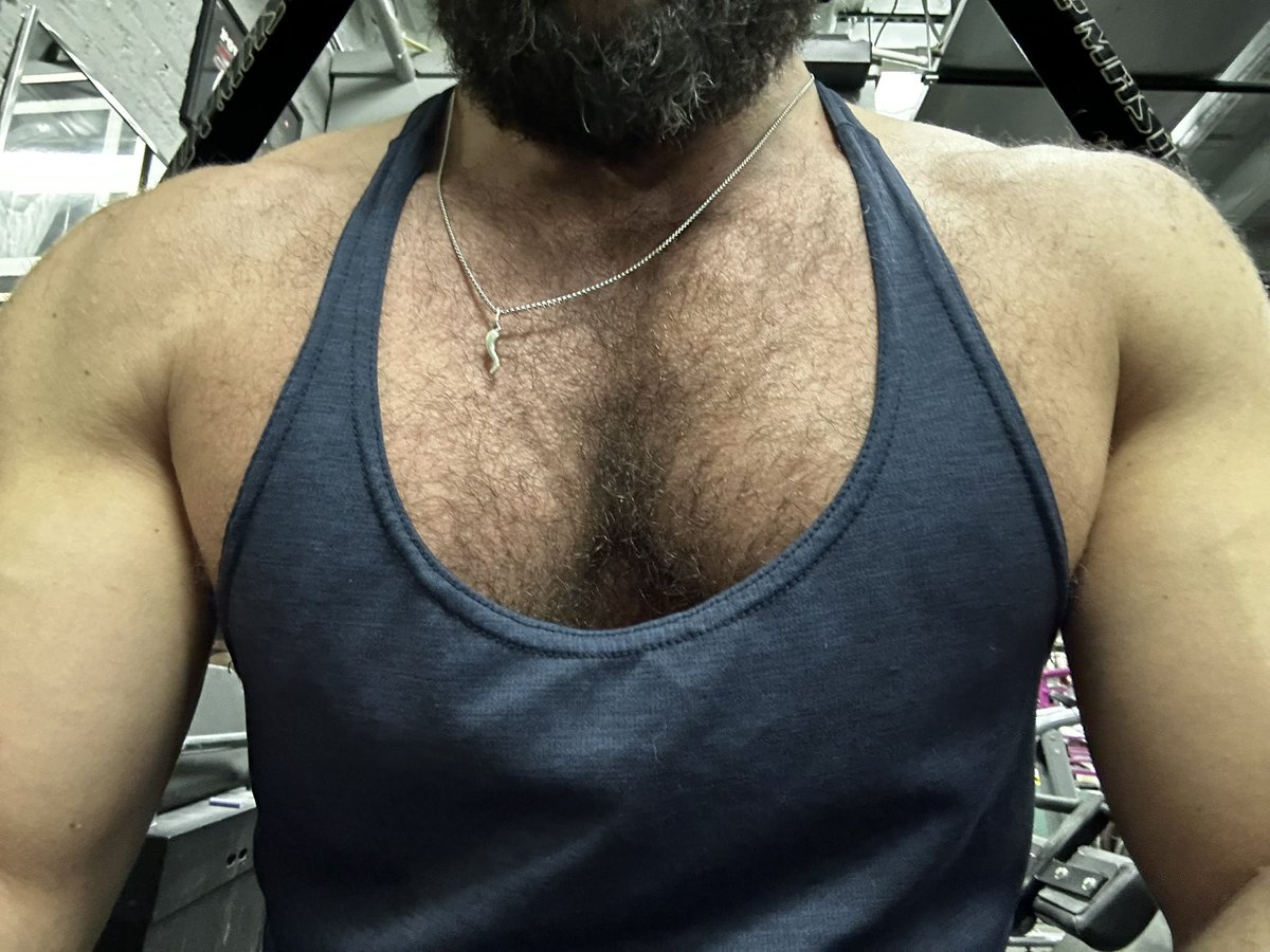SamParXxX's tweet photo. Motor boat me 😏 #chest #gay #workout https://t.co/6Qsoerl3G2