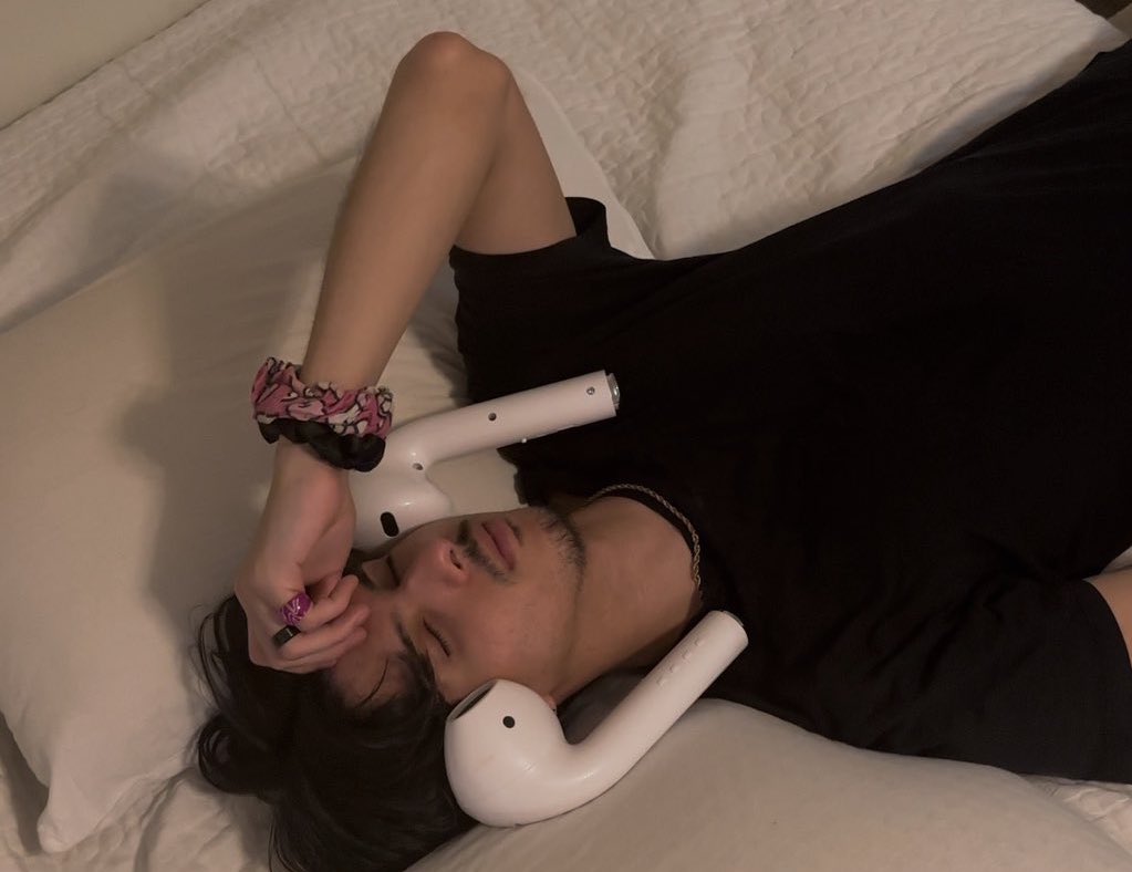 gio__palace's tweet photo. me listening to the same song i've already heard 20 times today https://t.co/GmvcGUUo4I