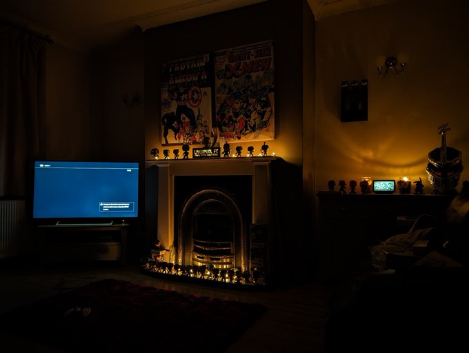 Snowing outside, film about to start, take away to be ordered. This is comfort https://t.co/hVbtSqqY