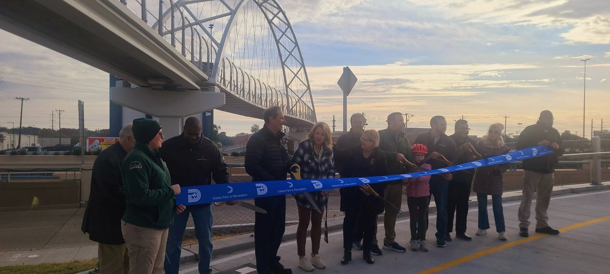 Thrilled to be at the ribbon cutting this morning for the @NorthavenTrail Bridge opening! Longtime coming & years of work & many partners to make today happen! @TxDOT @CityOfDallas @DallasCountyTx @DallasParkRec #D13 #D11 #D10 @LeeforDallas @GayDWillis13 @Jayniefordallas