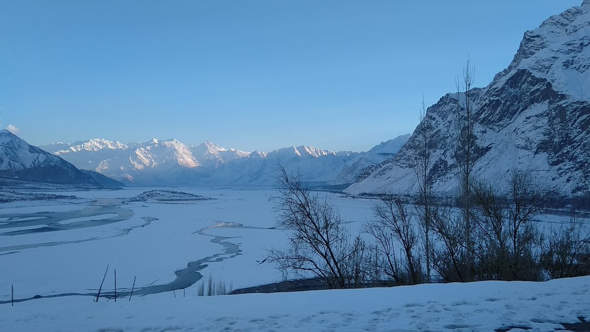 EcoVibeExplorer's tweet photo. Sindh River and the mountains from Kachura side in Skardu, Gilgit Baltistan, Pakistan. 
📸 @BakhatNasr

#GilgitBaltistan #Pakistan https://t.co/AAve65AvQE