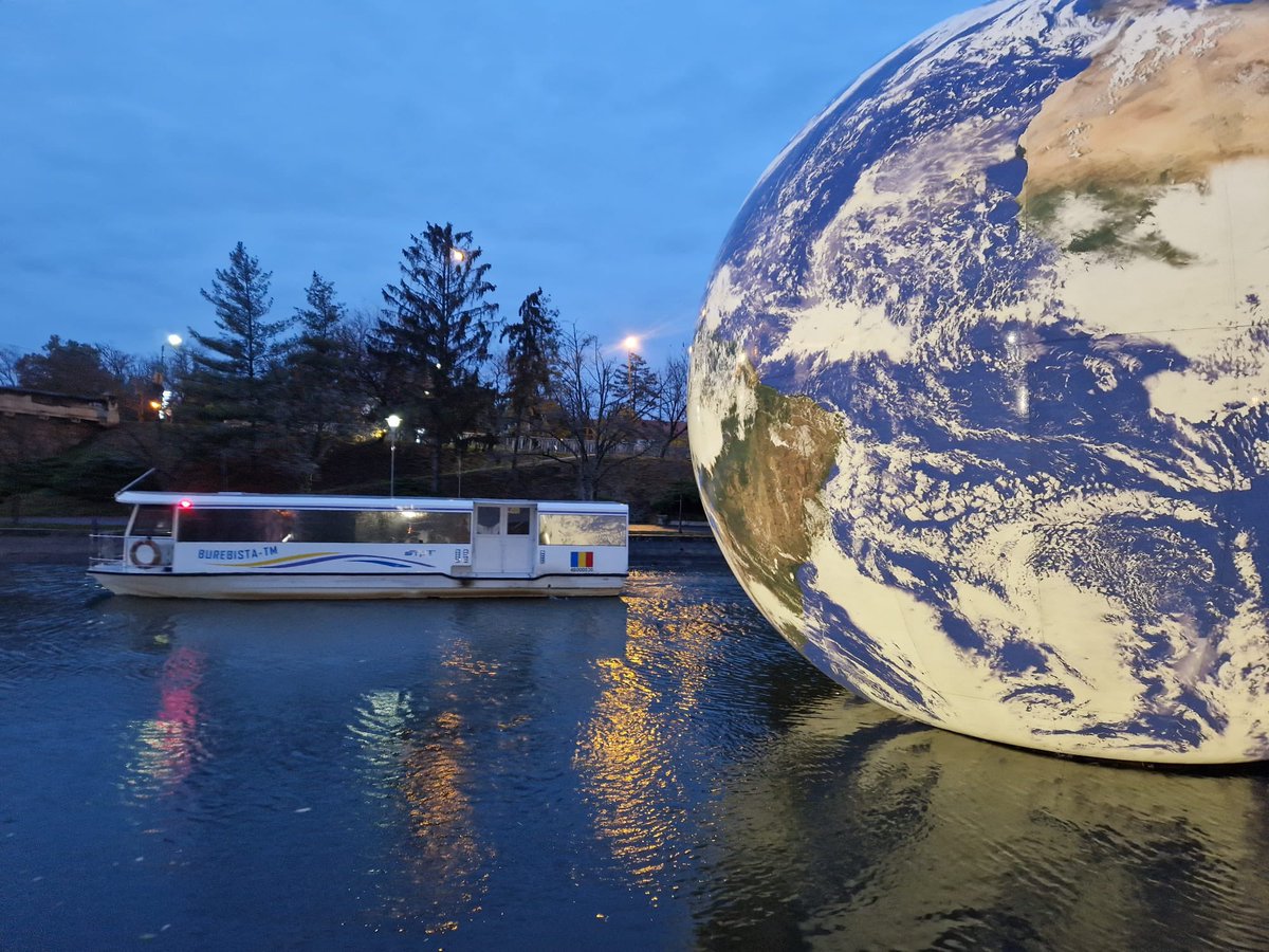 lukejerram's tweet photo. #FloatingEarth now in Timișoara, Romania for European Capital of Culture 2023 with #LightsonRomania. https://t.co/W9GciCyIrh