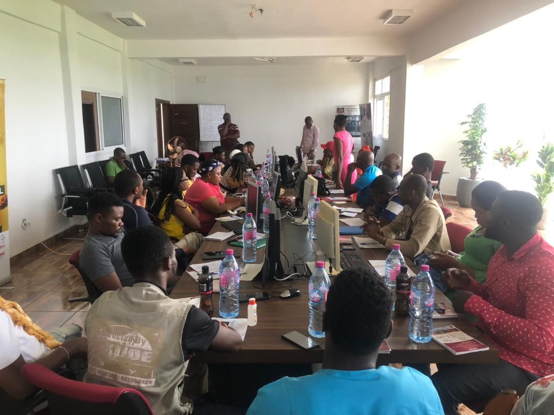 jfn_center's tweet photo. ✴️✴️✴️Projet PESoP : Gestion d'équipe et leadership
Le module abordé ce jour dans le cadre du projet PESoP portait sur la gestion d'équipe et le leadership.
#Pesop #Entrepreneur https://t.co/oeZsCf7ka0