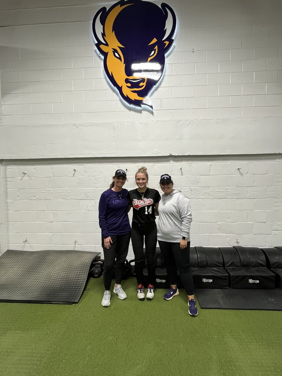 EmberAkers26's tweet photo. Thank you @LipscombSB for this opportunity! It was great getting to meet @CoachKRyman and work with Ally! See you again soon!💜💛 https://t.co/wWEWNPzeXU