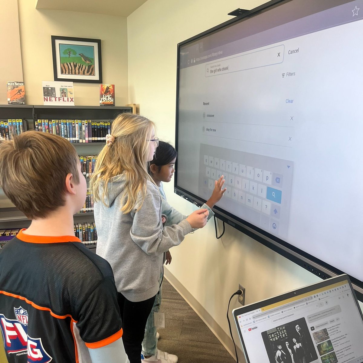 🏫📚 #SoraApp weekly roundup!

◾ <a href="/MsStargardter/">Jessica Stargardter</a> shares her latest borrowed title 📖
◾ <a href="/BreamoreSchool/">Breamore School</a> enjoyed their reading slot using the #SoraApp 📚
◾ @501ps66 uses the #SoraApp to annotate a digital text 💻
◾ <a href="/abgerman/">Angela German</a> and students browsing in the #SoraApp