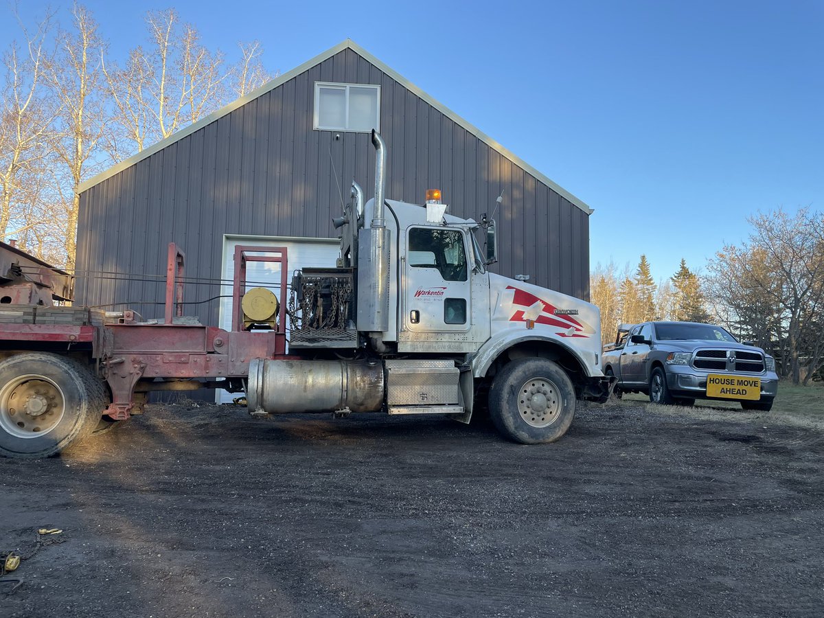Speedster9110's tweet photo. The new garage has been moved to our place, it’s been sealed to the concrete pad, walls up &amp; cars in for the winter. 😁 #BigJob https://t.co/4EAZWETi3k