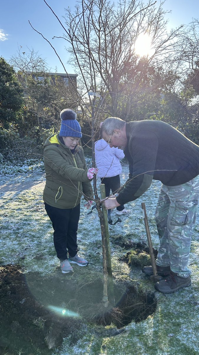 hkinchester's tweet photo. The freezing weather didn’t stop our passion to help planting some trees at the Queens Road Park in Vicars Cross today. We all had a fantastic moments and look forward for more collaboration opportunities with Great Boughton Parish Council. https://t.co/yrZcOGIfL9