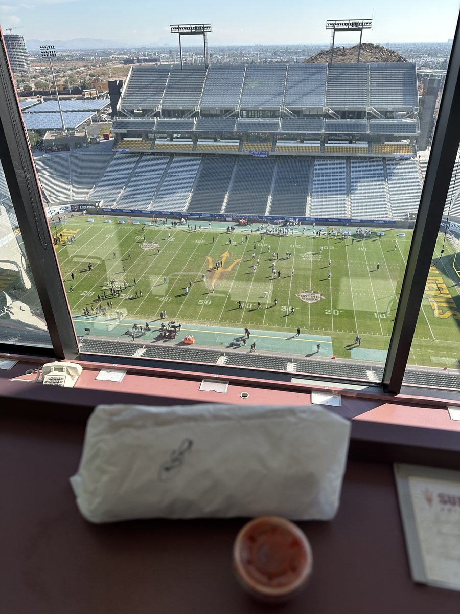 ZachAlvira's tweet photo. High school football championships and @Burritoexp. A great combination. https://t.co/9LBMGUWjHX