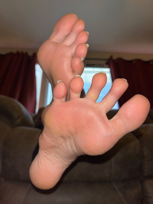 Pick your spot 👅 https://t.co/8QSeM4E7Vg