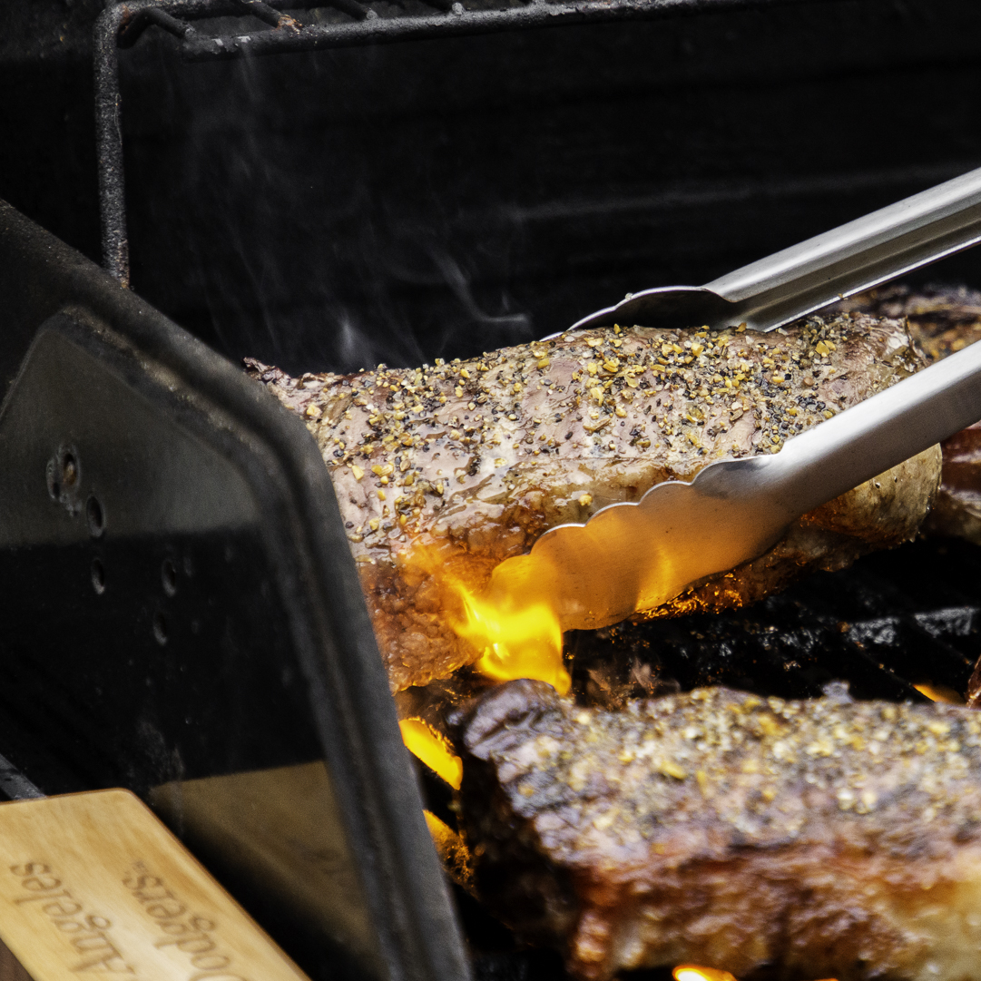 BaseballBBQ's tweet image. Move over milk and cookies, it&apos;s time for some juicy brisket and a frosty beverage with the big guy🔥🎅🍻 Add a personal touch to his BBQ tools for an extra dose of Christmas cheer 🎁🌟 #ChristmasEveBBQ #PersonalizedTools #SantaApproved