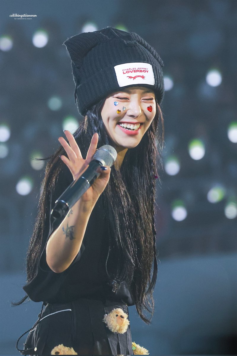 O sorriso da wheein é tão lindinhooooo