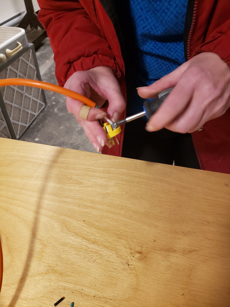 drksidetech's tweet photo. Marking the first Repair Clinic event down as a success!

We successfully repaired a vacuum, made a few extension chords, and did some troubleshooting on a broken 📣

Participants learned the basics of ⚡ circuits, how to use a multimeter and how to use the hand tools required https://t.co/QexuEAlcHX