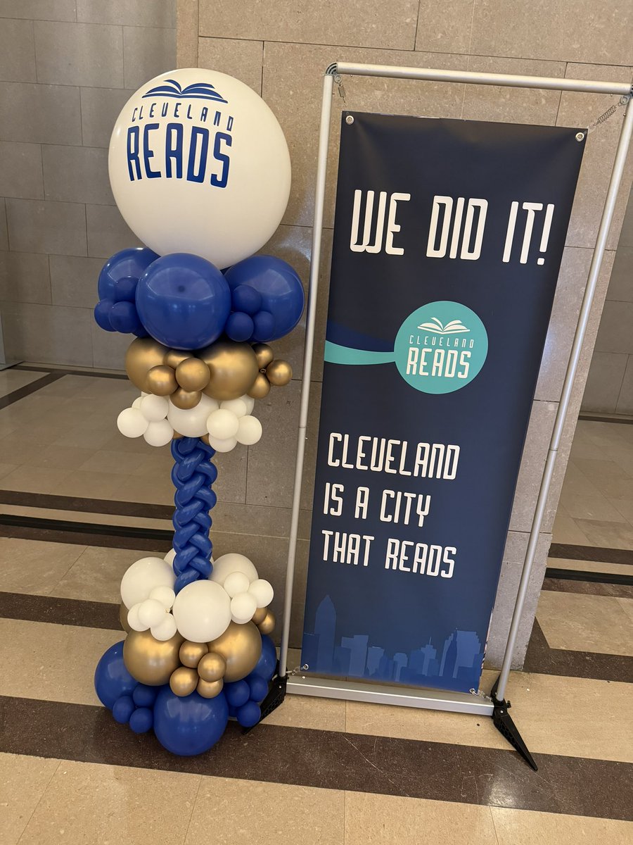 AFTunion's tweet photo. It’s beginning to look a lot like…a #ReadingOpensTheWorld event!
If you’re in Cleveland, stop hr the #ClevelandReads event to pick up books and more! @ctu279 #RealSolutionsForKids https://t.co/7u0H6GeJgF