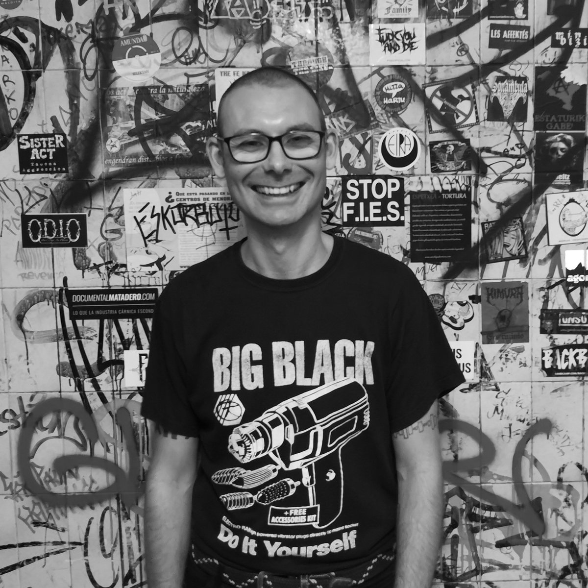 Massa Confusa navega por la electrónica y el post punk de ritmos atmosféricos y mecánicos, siempre acompañados de las frías cuchillas que desprende su guitarra de néon. 

Drop, Calle Larramendi 3, Donostia, 20006
9 de diciembre 2023
20.00
5€

facebook.com/events/1698796…