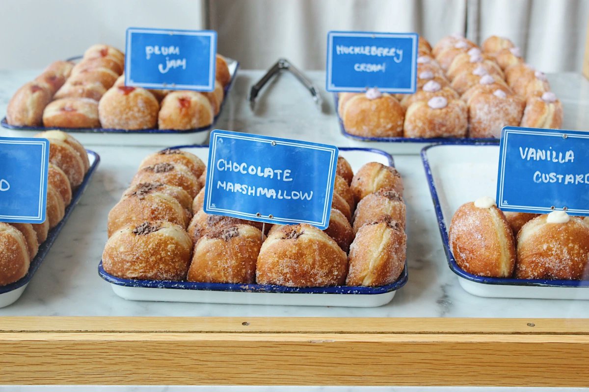 grounds_running's tweet image. Go run a new part of town this weekend! Use General Porpoise in University Village as a starting point.

And while you're at it, enjoy some coffee and doughnuts😜

groundsrunning.com/general-porpoi…

#Seattle