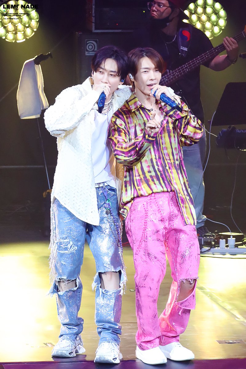 lemonadeeh's tweet photo. 231202 DElight Party 마카오 D1 은혁 동해

🌇

#은혁 #이혁재 #EUNHYUK
#동해 #이동해 #DONGHAE
#슈퍼주니어 #SUPERJUNIOR
@AllRiseSilver @donghae861015 https://t.co/ifsdvqB2OC