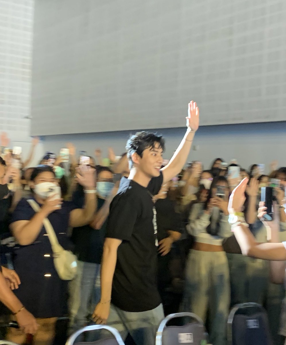polargom12's tweet photo. Finally, I met him 😭😭😭 https://t.co/wASzXlZKPf