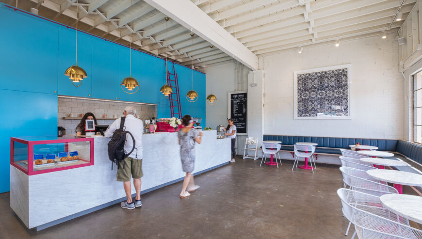 grounds_running's tweet image. Go run a new part of town this weekend! Use General Porpoise in University Village as a starting point.

And while you're at it, enjoy some coffee and doughnuts😜

groundsrunning.com/general-porpoi…

#Seattle