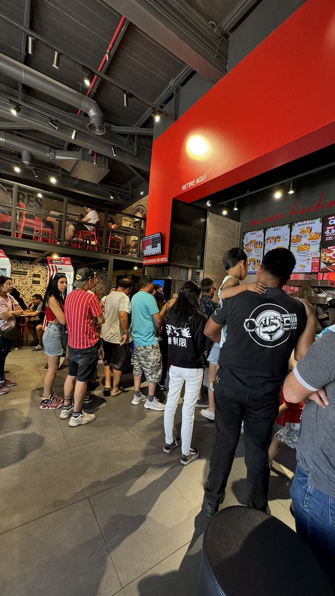 Orabuco's tweet photo. @KFCcl favor mejoren la atención de sucursal San Felipe, atencion super lenta. Ademas capaciten al personal ya que no saben como funcionan promociones, cupones y totems.
Local lleno y muy muy lenta la atencion, ademas de numeros de atención desordenados https://t.co/lSfIj3Kd1C