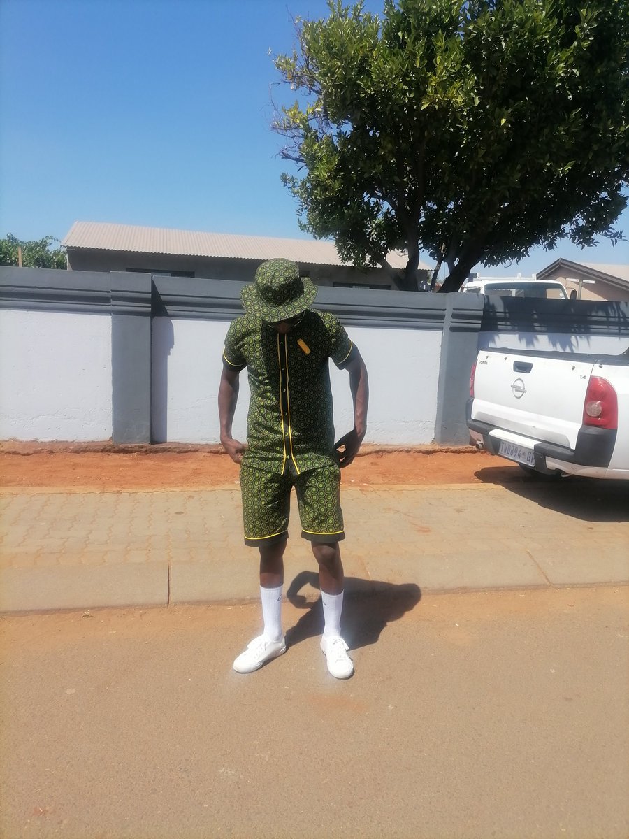 Tshepang_one's tweet photo. Quickly squeezed myself in and tailor a three piece... #Selfdressed https://t.co/qmSiZ6yshF
