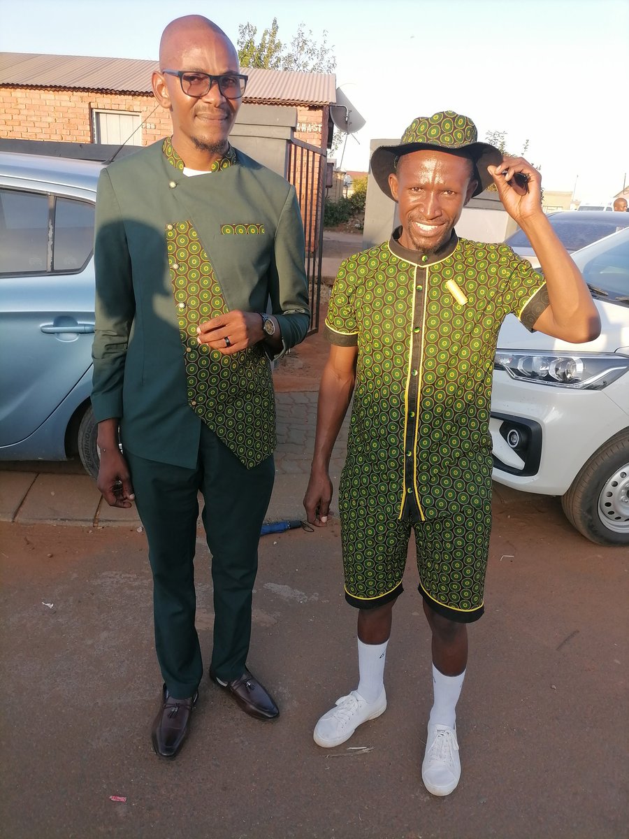 Tshepang_one's tweet photo. Quickly squeezed myself in and tailor a three piece... #Selfdressed https://t.co/qmSiZ6yshF