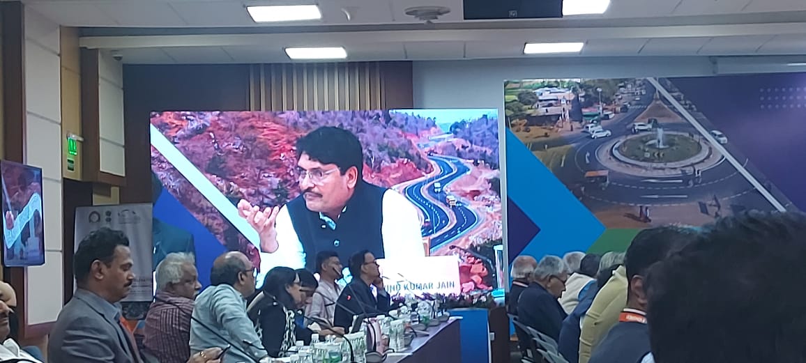 आईआरसी कौंसिल में  विगत वर्ष लखनऊ अधिवेशन में माननीय मुख्यमंत्री जी द्वारा की गई घोषणा के क्रम में आईआरसी का यू पी मेडल देश मे सड़क निर्माण के क्षेत्र में नवीन तकनीकी के प्रयोग के लिए दिए जाने का निर्णय लिया गया l उत्तर  प्रदेश की राष्ट्र निर्माण में यह और एक नई पहल है l