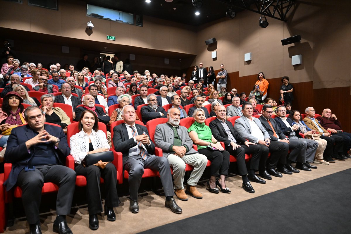 AntalyaTSO's tweet photo. Yönetim Kurulu Başkanımız Ali Bahar, 11 sanatçının katılımıyla gerçekleştirilen sanat çalıştayında Antalya'yı anlatan eserlerin sergilendiği, "Bir Başka Antalya" sergisinin açılışını gerçekleştirdi. Antalya Kültür Sanat (AKS)'ta gerçekleşen sergi açılışına, Antalya İl Kültür ve Turizm Müdürü Dr. Candemir Zoroğlu, Antalya Belek Üniversitesi Rektörü Prof. Dr. Mehmet Yazıcı, Antalya Esnaf ve Sanatkarlar Odalar Birliği (AESOB) Başkanı Adlıhan Dere, Batı Akdeniz Sanayi ve İş Dünyası Federasyonu (BAKSİFED) Başkanı Abdullah Erdoğan, ATSO Yönetim Kurulu Başkan Yardımcımız Boğaçhan Göksu, Yönetim Kurulu Üyelerimiz Hüseyin Sarı, Hakan Pakalın, Genel Sekreterimiz Av. Aslı Şahin Tekin, Meclis ve Meslek Komitesi Üyelerimiz ile sanatseverler katıldı. 

@aalibaharr @bogachangoksu @eczhaticeoz @MuratTOTOS @aslisahintekin @aozgurkaragoz @huseyinsari_sar @KAPALIYOL @HakanPakal @YHacisuleyman @TOBBiletisim @RHisarciklioglu @FKabaday07 @AntalyaKultur