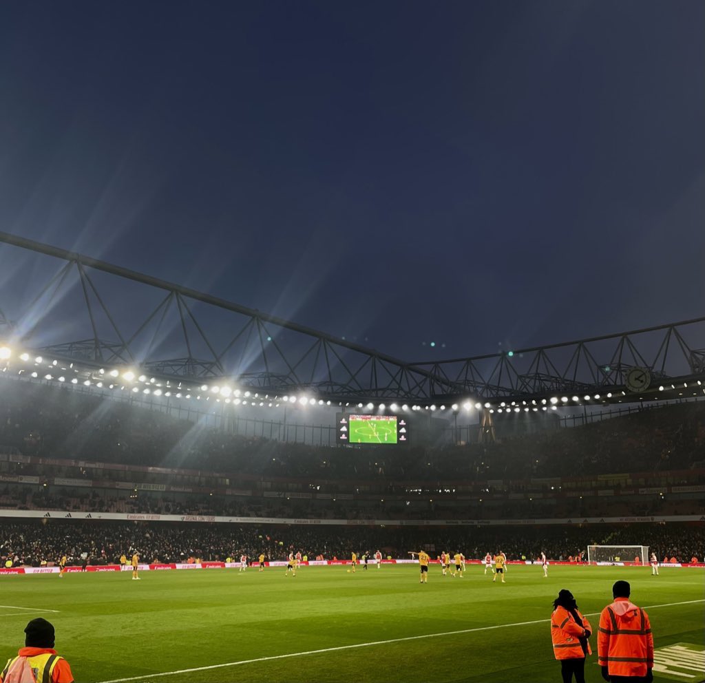 ctrlaltdeluke's tweet image. Squeaky last few minutes on a very cold night at the emirates. Still top of the league 😁