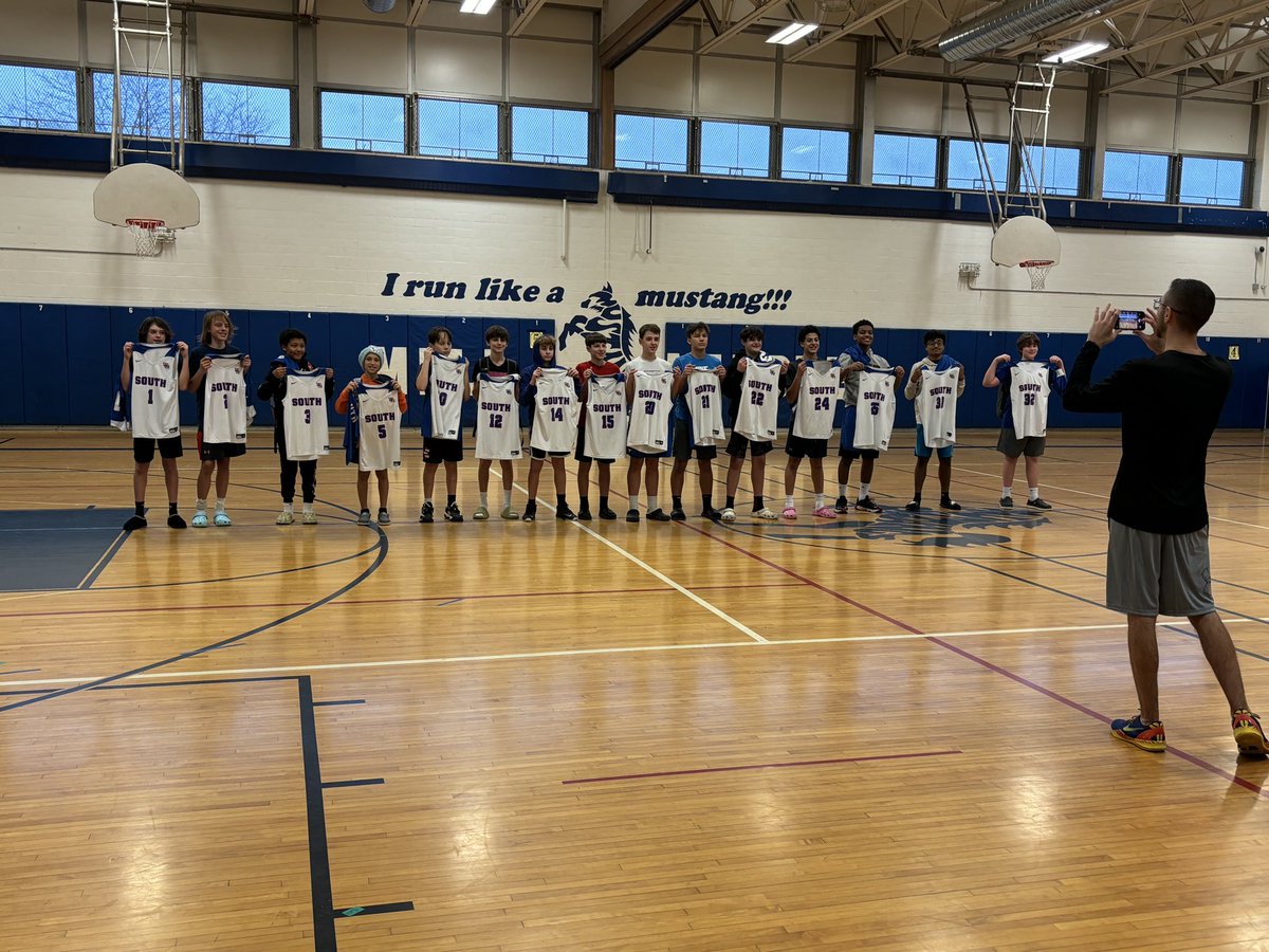 onsidesnick's tweet image. Jersey ceremony day 🏀🏀 #ModSquad @SouthBuckets