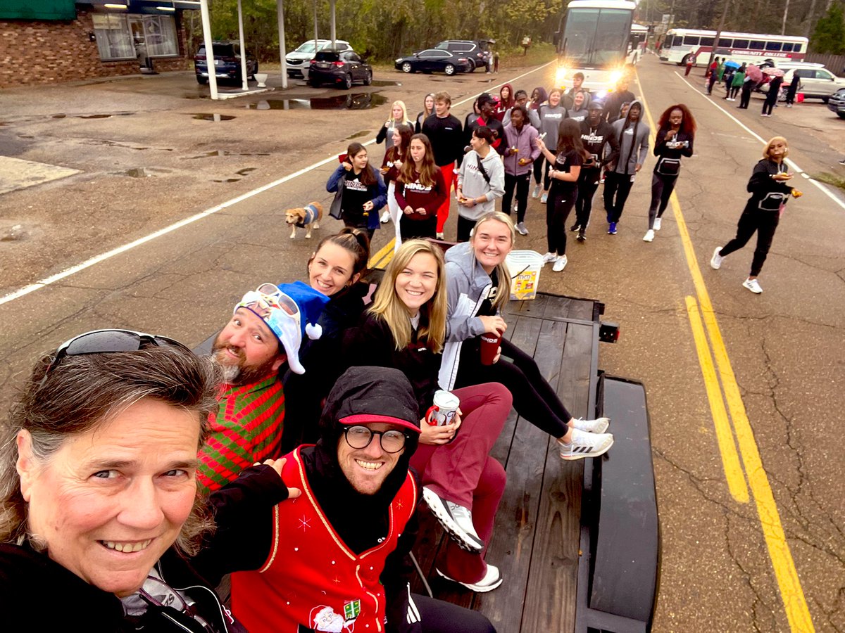 NWerremeyer's tweet photo. Always a fun time at the Clinton Christmas Parade! The ☔️ couldn’t hold @HindsAthletics back! https://t.co/wJ4KecF7NE