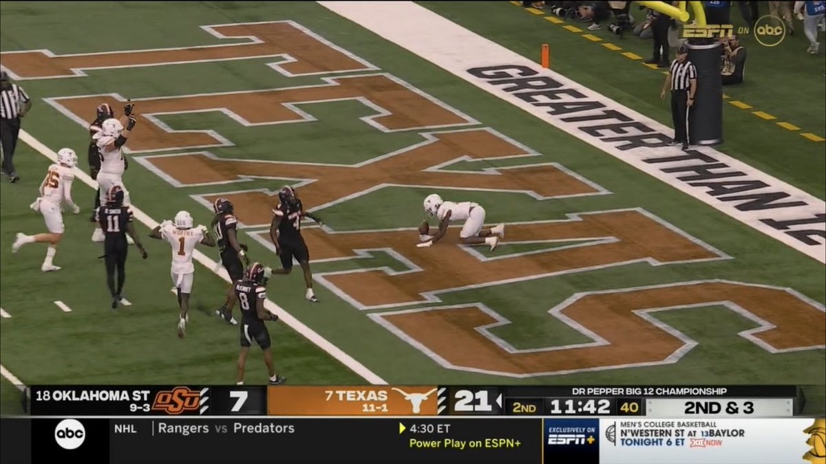 _LiveCFBPortal's tweet image. TOUCHDOWN! #HookEm

#CJBaxter with the TD! 

Latest | @CowboyFB 7-28 @TexasFootball. #Big12Championship