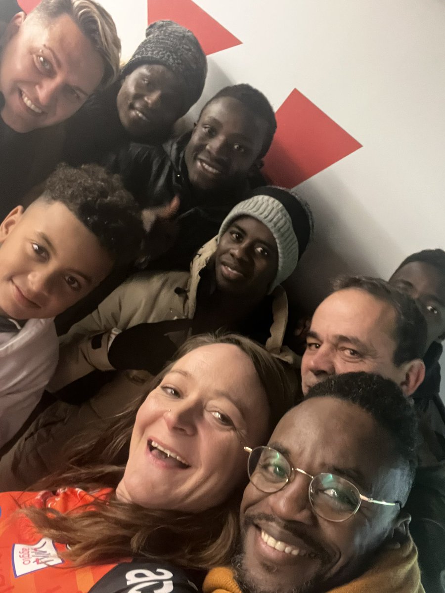 camille petron (@camille_petron) on Twitter photo 🧡🖤Aller <a href="/stadelavallois/">Stade Lavallois</a> !! 🧡🖤
Trop chouette de faire profiter au canton <a href="/Laval_la_Ville/">Laval la Ville</a> 3 un match d’exception contre <a href="/GF38_Officiel/">Grenoble Foot 38</a> ce soir. Ce soir c’est l’asso <a href="/53Hebergeurs/">Hébergeurs Solidaires 53</a> qui profite de la loge !
Merci <a href="/lamayenne/">La Mayenne, le Département</a>.
<a href="/Ligue2BKT/">Ligue 2 BKT</a> 🧡🖤Aller <a href="/stadelavallois/">Stade Lavallois</a> !! 🧡🖤
Trop chouette de faire profiter au canton <a href="/Laval_la_Ville/">Laval la Ville</a> 3 un match d’exception contre <a href="/GF38_Officiel/">Grenoble Foot 38</a> ce soir. Ce soir c’est l’asso <a href="/53Hebergeurs/">Hébergeurs Solidaires 53</a> qui profite de la loge !
Merci <a href="/lamayenne/">La Mayenne, le Département</a>.
<a href="/Ligue2BKT/">Ligue 2 BKT</a>