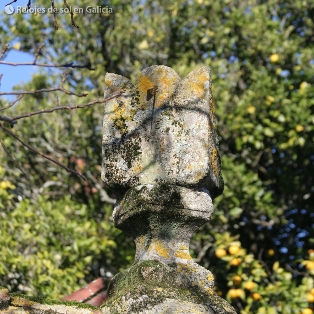 relojesdesolgal's tweet photo. #Relojdesol en un #hórreo del municipio de #Vigo (#Pontevedra)
#Reloxodesol nun #canastro no #concellodeVigo (#PO)
#gnomon #rellotgedesol #relógiodesol #sundial #sonnenuhr #cadransolaire #aurinkokello #日時計 #高床式倉庫 #piorno #granary #beade #comarcadevigo #galiciarural https://t.co/4MXz8ejV2J