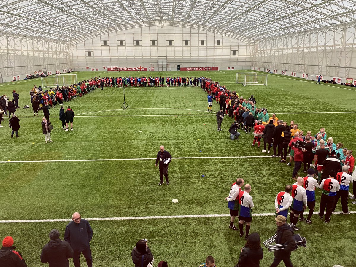 Great to talk to @alyscarlton today about the future of walking football in Wales at the @Wales_WF international Winter Nations tournament. Incredible turnout, and an amazing buzz @UniSouthWales Sport Park. #walkingfootball @nickbeckett2