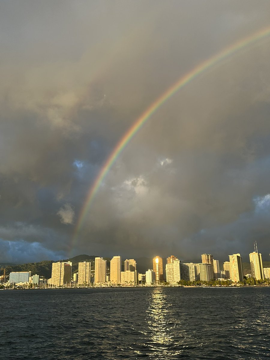 Nothing like a Honolulu sunset sailboat cruise with Captain Castaway. Rainbows!