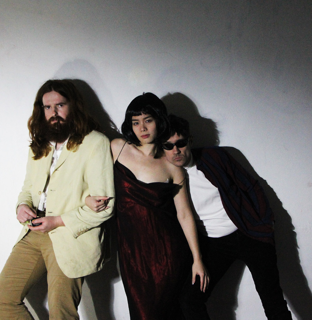 🎟️There are still tickets available on the door for tonight's 7:30 performance of Confessions of a Dark Room.  We've got silk pyjamas, fruit-based investigations, and a Vampire Circus. Come on down to the High Street for a #saturdaynightshow in #Swansea.