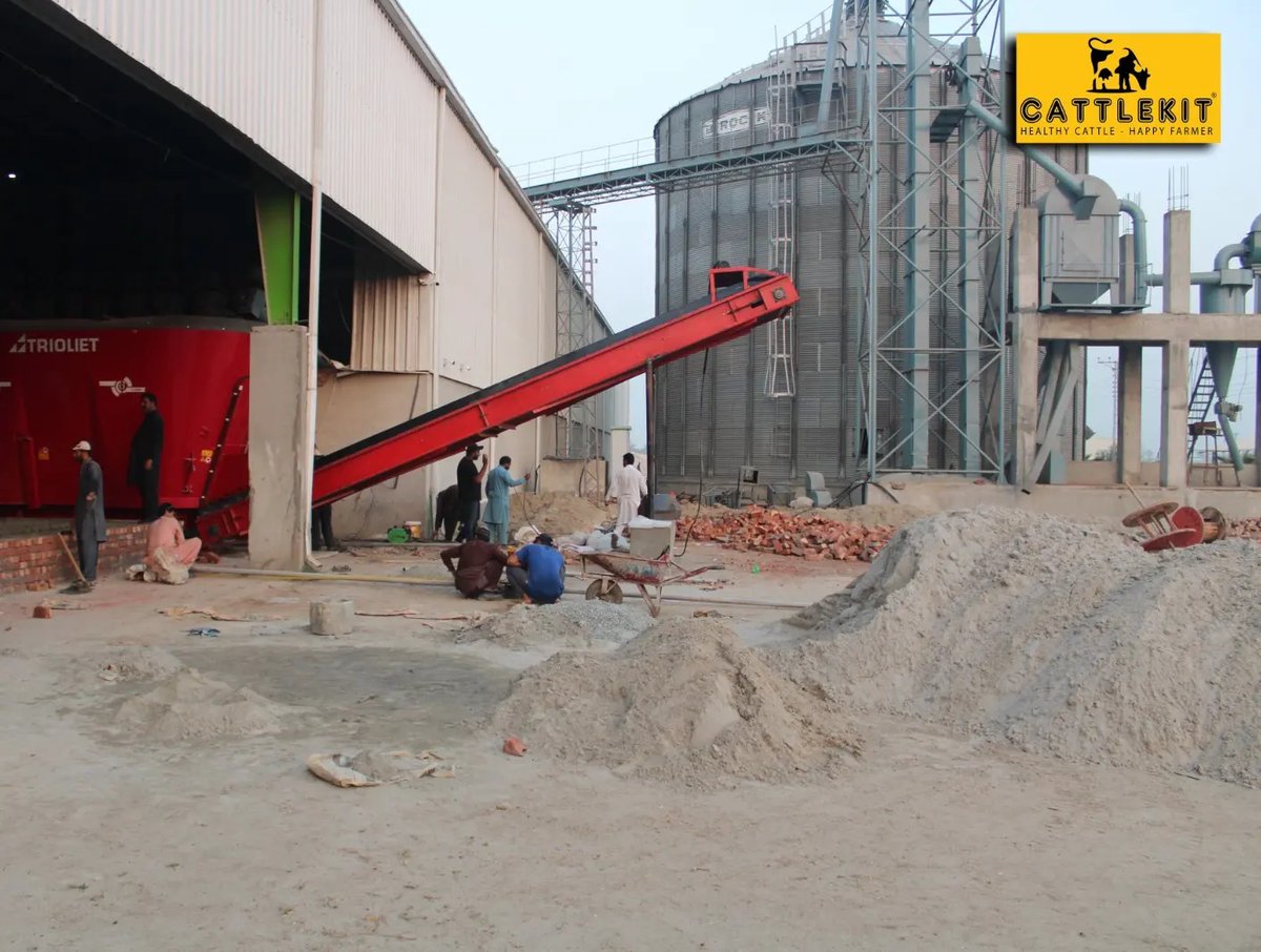 CattlekitP's tweet image. Team of TRIOLIET is doing the installation at Omega Dairy Farm.
Thanks a lot TRIOLIET &amp;amp; CATTLEKIT Team.

CATTLEKIT..
Healthy Cattle, Happy Farmer.
#AnythingFortheFarmer
#trioliet #team #installation #dairycow #dairyfreelife #mixing #machined #machinarylife #installation