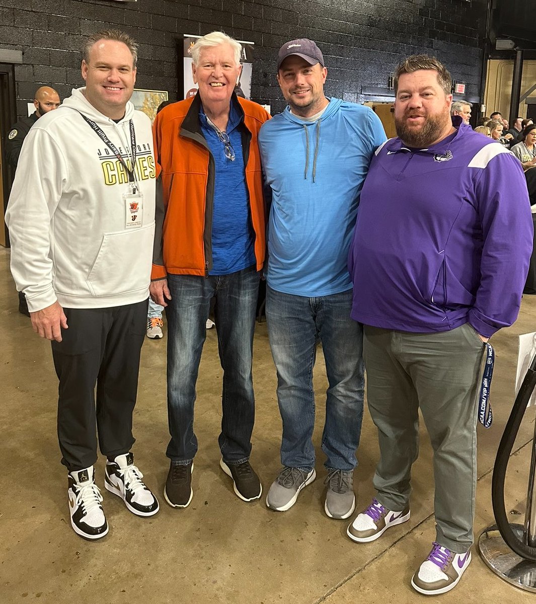 WixsonHuffstet1's tweet photo. Old aau teammates with their coach.  Long life friends that have made so many memories that will never be forgotten. #jammers @coachJKR https://t.co/w12Ru1QeqX