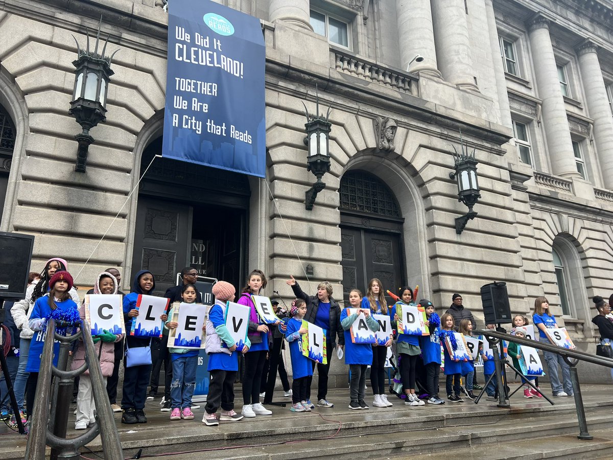 AFTunion's tweet photo. Yes, @rweingarten! “When a city reads, a city rises.” So happy we could be part of the #ClevelandReads event with our @ctu279 family.
#ReadingOpensTheWorld #RealSolutionsForKids https://t.co/NpGno0hkKO