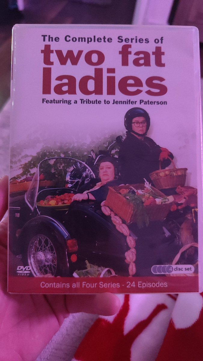 rainbow_geisha's tweet image. Let the Christmas tradition commence 😍 #twofatladies #Christmas #christmastradition