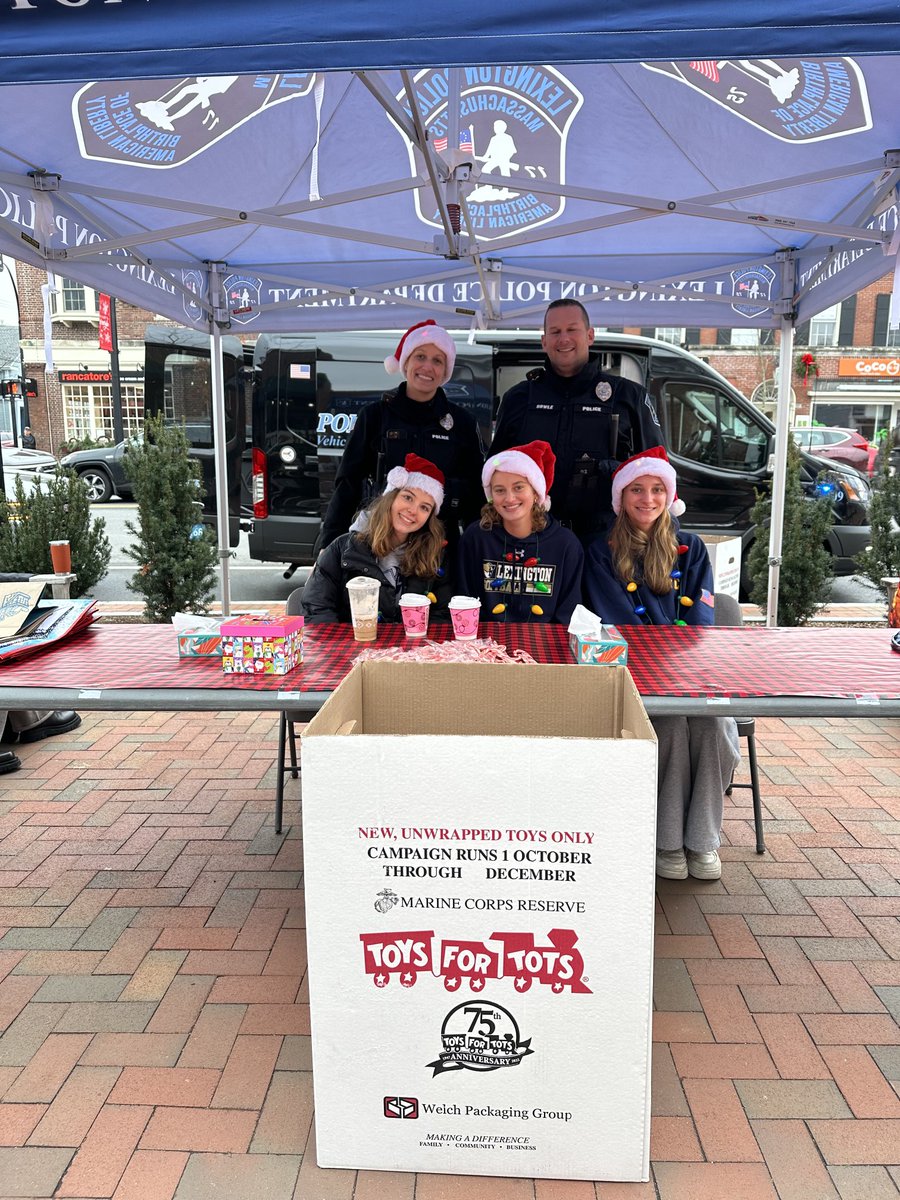 DougLucente's tweet photo. Bring an unwrapped toy to Lexington Center and help the Lexington Youth Commission and ⁦@LexingtonPolice⁩ support ⁦@ToysForTots_USA today until 4pm! https://t.co/DNimVLIRXg