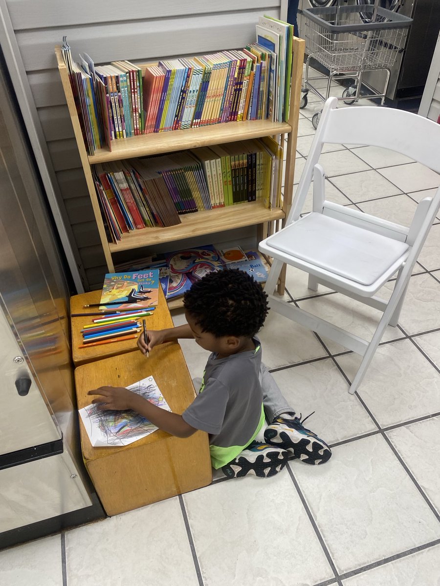 What do you do when your mom is doing laundry? Select a book &amp; read OR write your own book! 📚 ⁦<a href="/SuncoastCGLR/">Suncoast GL Reading</a>⁩ ⁦<a href="/ThePattersonFdn/">The Patterson Foundation</a>⁩ #PopUpLaundry 🧺
