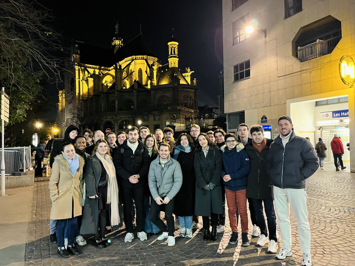 GuillainGilliot's tweet photo. « Et pour toi, quel sera le plus grand défi européen pour notre génération ? »
Les @JeunesMacron75 ont lancé les deux mois de consultation #BeEuropean 🎬🇪🇺
L’Europe nous rassemble. Et nous l’avons vu ce soir !
📲 Participez ici : https://t.co/ovhj3LVlzR https://t.co/DyYKxoUHxz