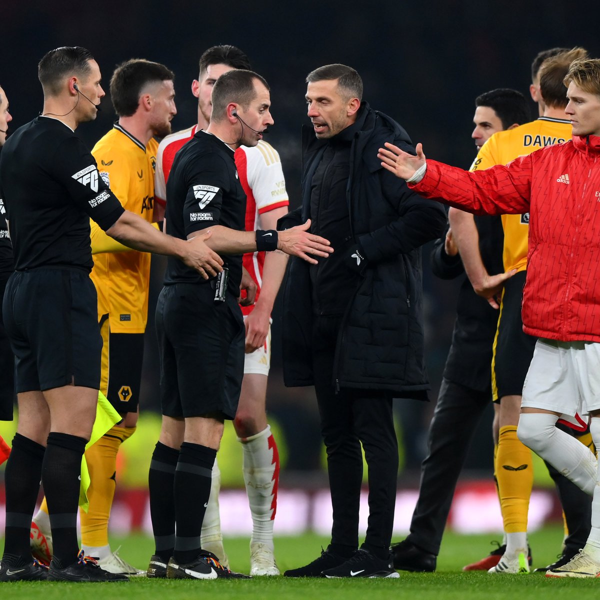 Arsenal Beat Wolves