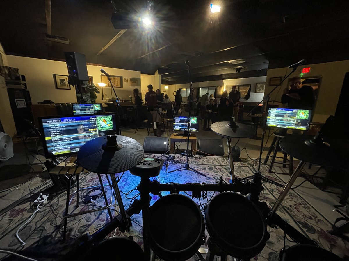 Made a very special setup for my friend's birthday. Monitors for everyone, full pro instrument setup for the most insane players, and even added some of his band's (<a href="/NoYonderBand/">No Yonder</a>) songs as a fun little surprise.