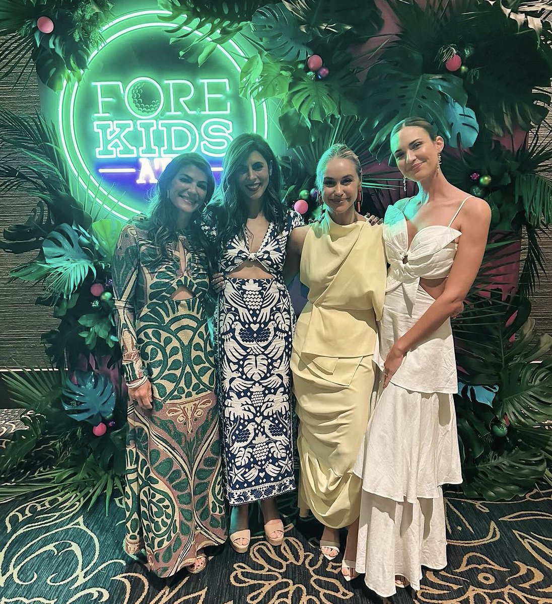Gen and Jared with Odette Annable and others at the Fore Kids event in Austin, TX ❤️

Via Gen and Odette on IG

#genpadalecki #jaredpadalecki #genevievepadalecki #odetteannable