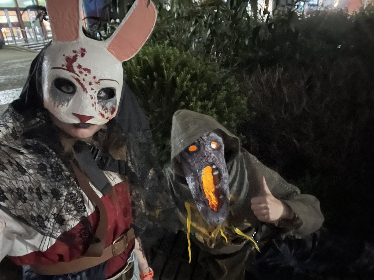 S_Swampert's tweet image. @DeadbyDaylight Cosplayed your lovely creations at MCM Birmingham today. How did we do? #dbdblight #dbdcosplay #blightcosplay