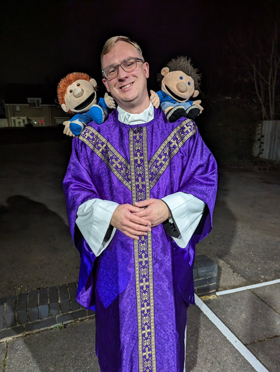 catholiccwmbran's tweet photo. It was a pleasure to welcome Fflic and Fflac to Mass this evening. They are also beginning the Advent season with us.
#catholiccwmbran #GodsClosenessToUs #Adventadventure
@stdavidsrc2017 https://t.co/52yO2WIbBK