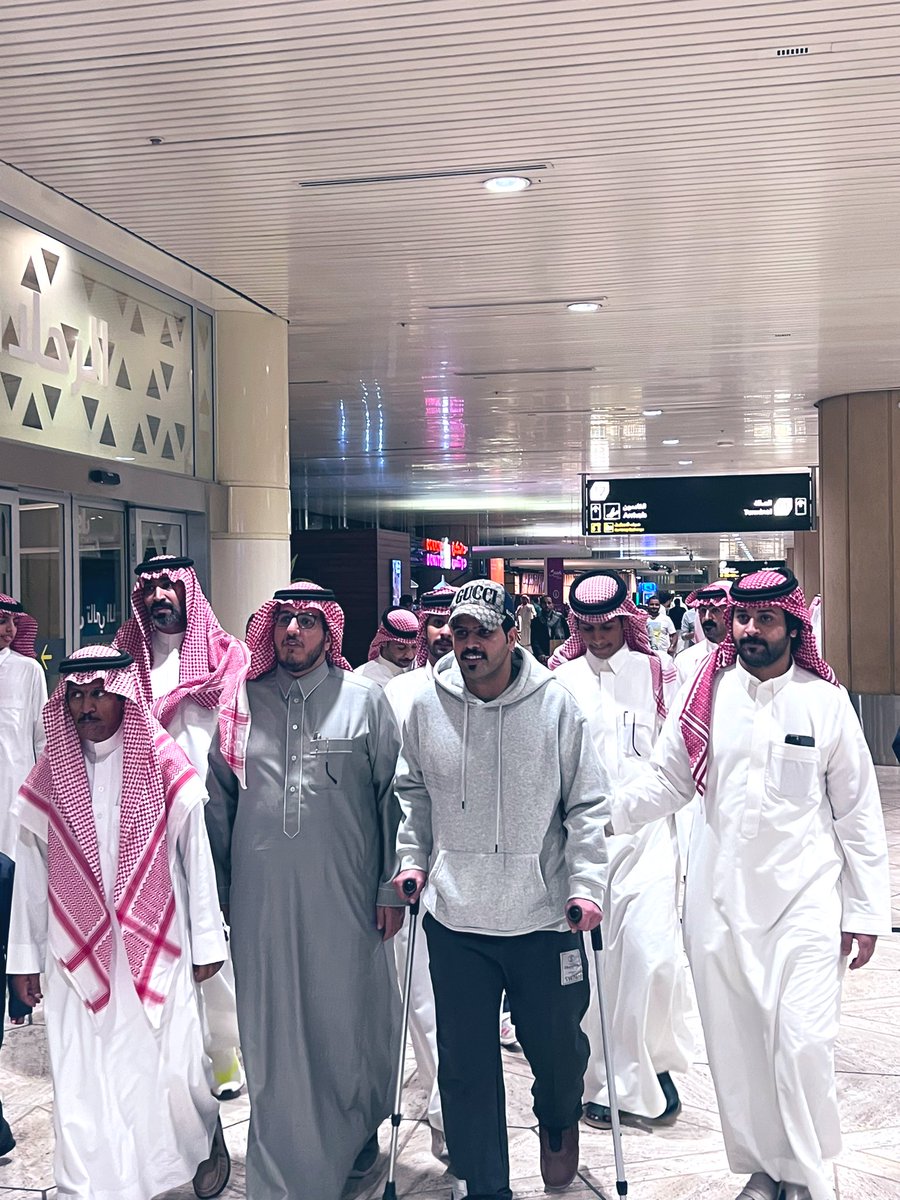 hazanaser's tweet image. بعد الحمد والشكر والثناء لله اولاً ثم الى مقام مولاي خادم الحرمين الشريفين @KingSalman والى مقام #ولي_العهد_الأمير_محمد_بن_سلمان 
والى مقام سمو سيدي وزير الداخليه @AbdulazizSNA 
وصل اليوم اخي النقيب / حزام بن قرملة بعد رحله علاجية خارجية تكللت ولله الحمد بالنجاح اشكر جميع من تابع…